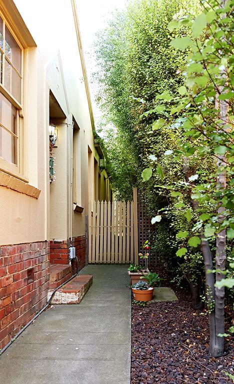 Deco Family House Hotel Melbourne Exterior photo